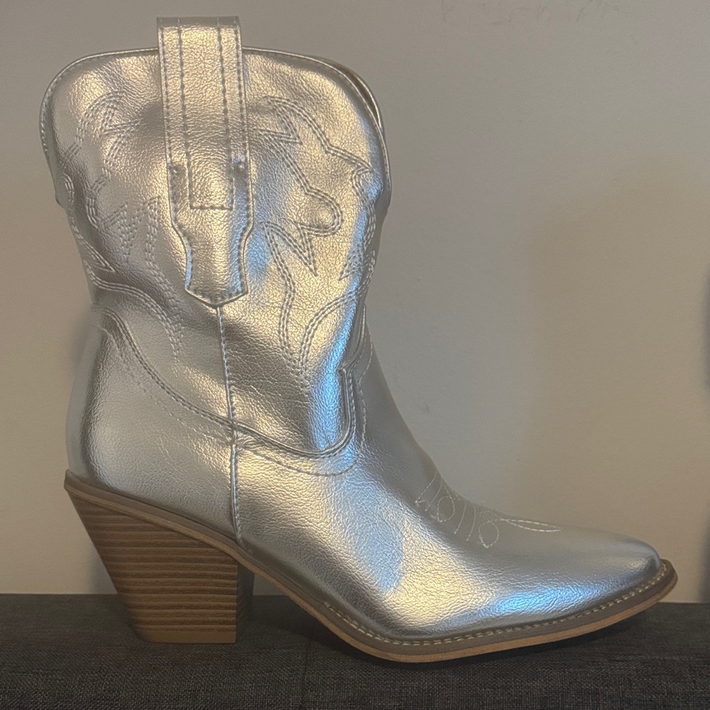 Dream Pairs Metallic Silver Heeled Boots